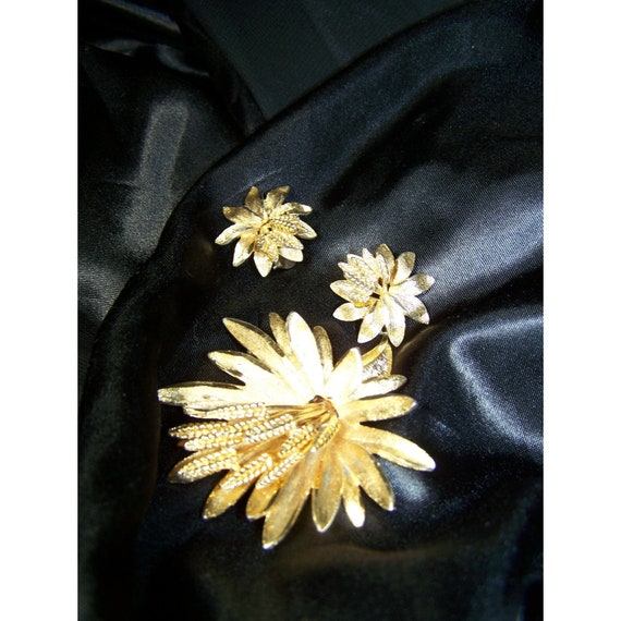 Vintage Coro Pin Earrings Wheat Gold Tone Brooch - image 2