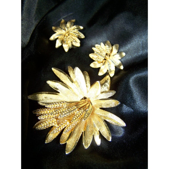 Vintage Coro Pin Earrings Wheat Gold Tone Brooch - image 3