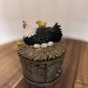 Vintage hen on nest kitchen timer