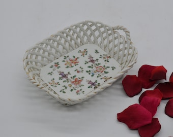 Pretty decorative porcelain basket hand painted flowers /trinket box/bon bon dish /trinket dish/porcelain dish/Hand painted basket