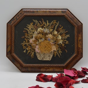 Dried flower picture/Hand made flower picture/Dried flowers/hand made dried flower display/giftware/home decor/wall picture/dried flowers