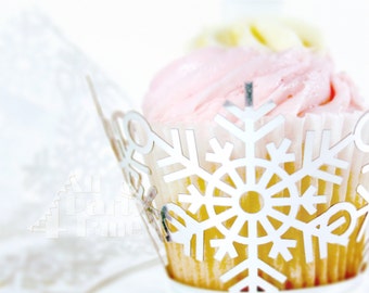 Blue Healifty 50pcs Snowflake Cupcake Wrappers Baking Cake Paper Lace Cupcake Liners for Christmas Wedding Birthday Party Decoration Blue Healifty 50pcs Snowflake Cupcake Wrappers Baking Cake Paper Lace Cupcake Liners for Christmas Wedding Birthday Party Decoration