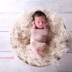 Easy Wrap Newborn photography posing aid Newborn Posing Aid image 2