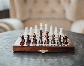 Petit jeu d'échecs magnétiques en bois, format voyage, portable, tout nouveau jeu d'échecs en bois fabriqué à la main, jeu de société, personnalisation, jeu de stratégie