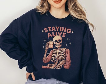 Stay Alive Coffee Sweatshirt *Lebenslange Garantie auf Druck* Lustiges Skelett Sweatshirt, Vintage Pullover für Frauen Stay Oversized Crewneck