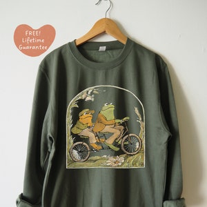 Frog and Toad Sweatshirt Sweater, *Lifetime guarantee on print*, Classic Book sweatshirt, Cottagecore Sweatshirt, Frog sweatshirt, Vintage