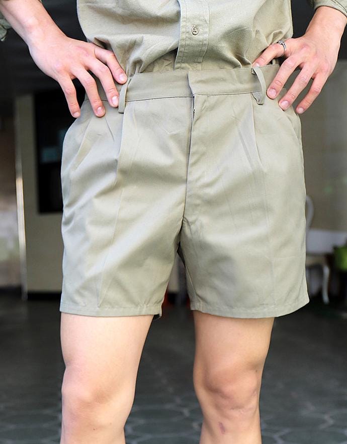 Vintage 1980s Italian Army Beige Chino Military Shorts Pants