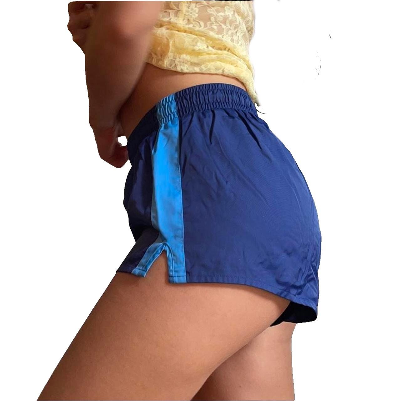 Short Vintage Nylon Années 80 – Bleu France Brillant Satin – Taille 3 – Homme