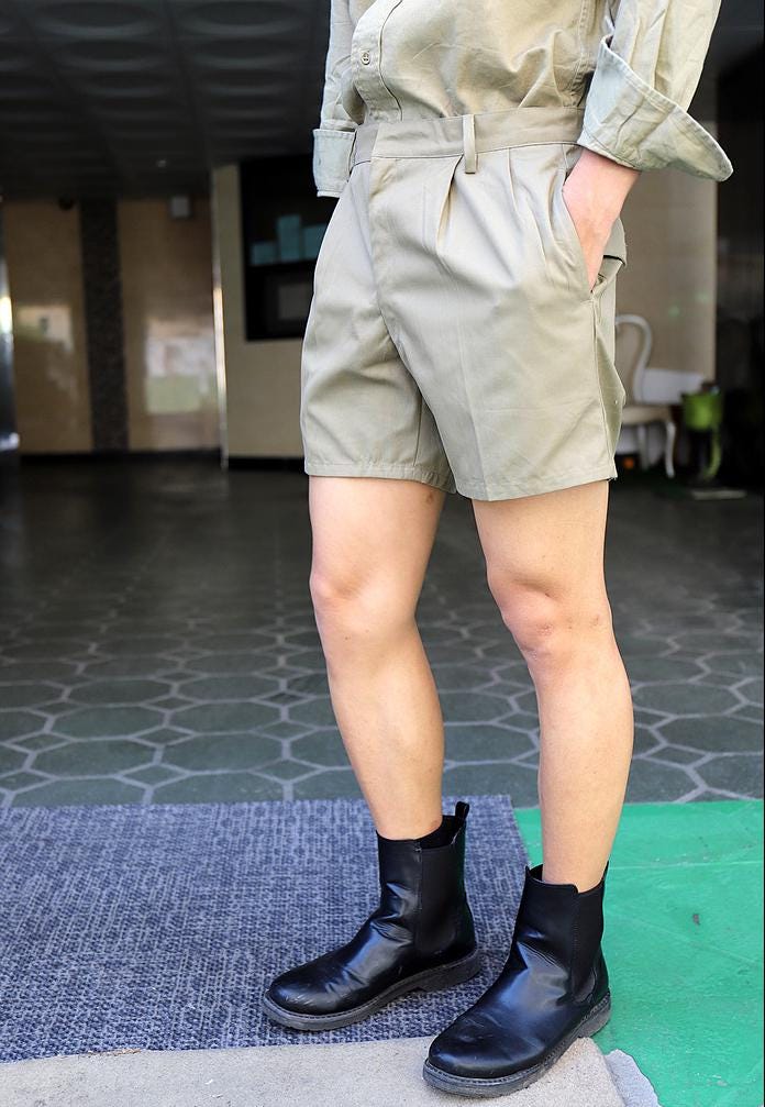 New Vintage 1980s Italian Army Beige Chino Military Shorts Pants
