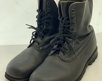 Bottes de travail militaires suédoises vintage des années 1960-1980, en cuir noir et caoutchouc. Très bon état.