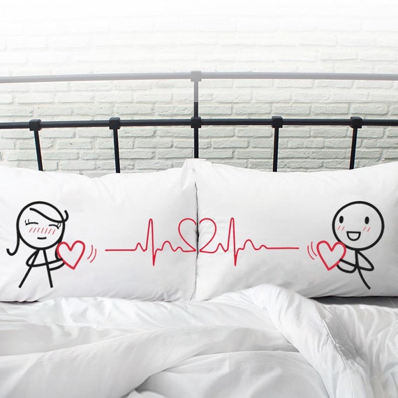 Coppia di Federe Personalizzate con Nome, Coordinato Federe per il Letto -  Idea Regalo San Valentino per Lui e Lei, Idea Regalo Casa Nuova,  Anniversario