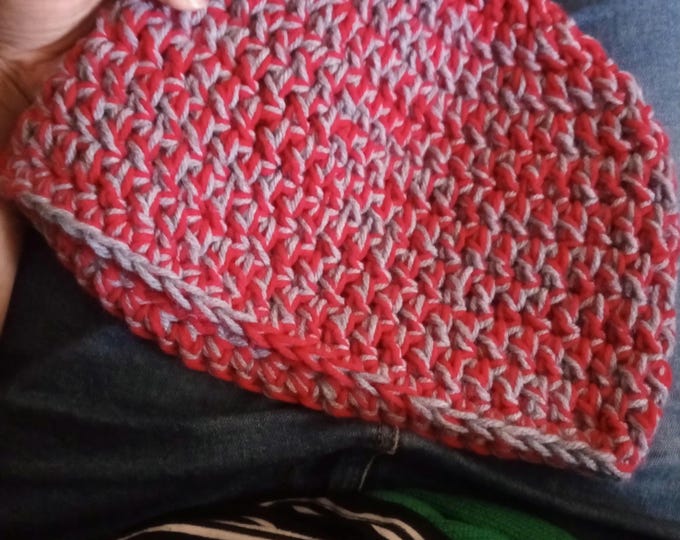 red and grey beanie one size most warm knit acrylic yarn