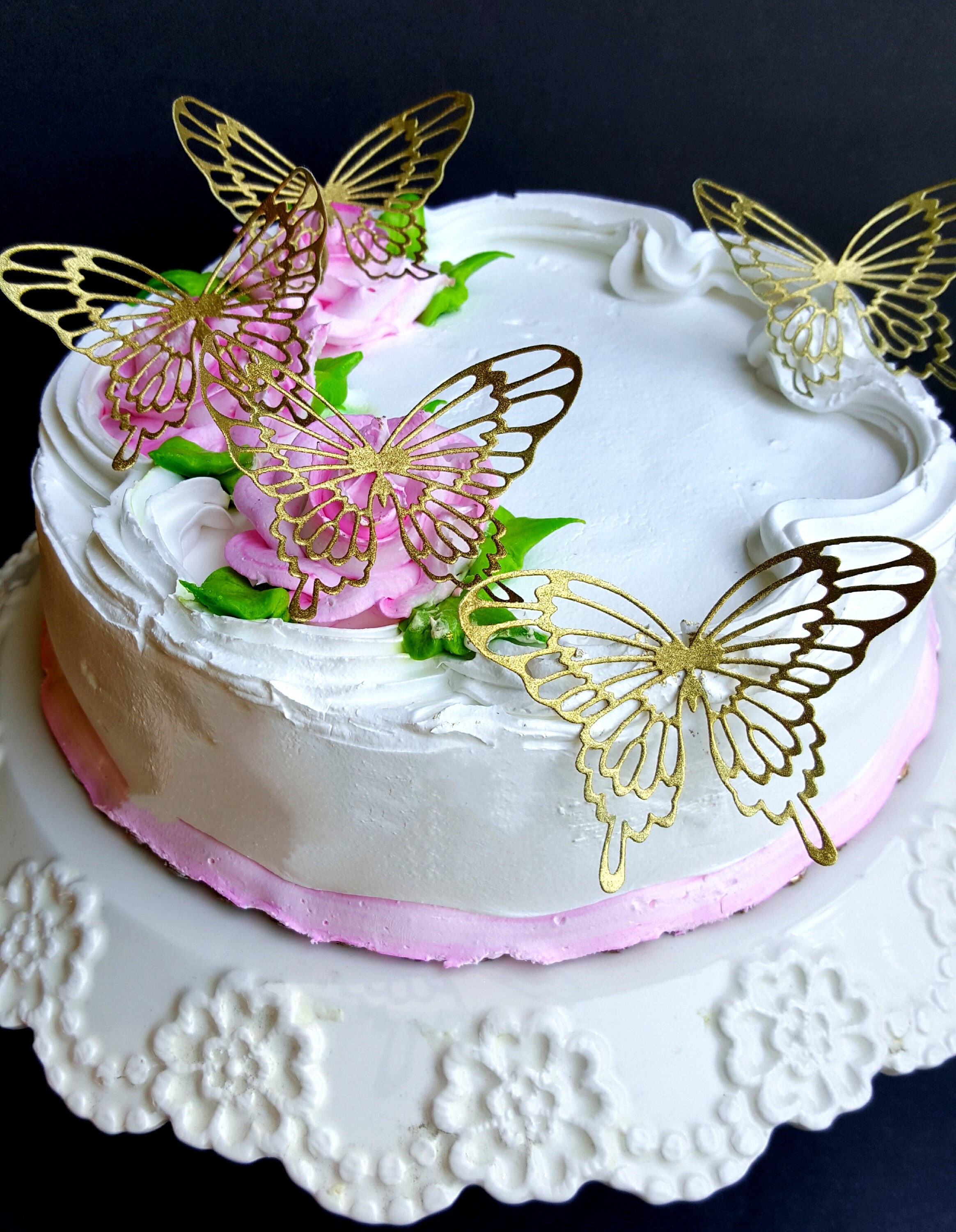 свадебный торт с бабочками. торт с бабочками и цветами. торт «бабочки». декор торта с бабочками. украшение торта бабочками вафельными.
