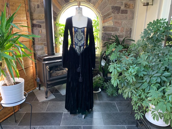 Vintage Gothic Black Renaissance Faire Medieval We