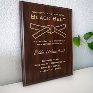New Black Belt Auszeichnung | Personalisierte erste Shodan Geschenk Plakette | Spezialanfertigung für eine neue Karate-Schwarzgurt-Werbezeremonie
