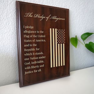 Das Bündnis der amerikanischen Flagge Plakette | Vaterländisches Americana Design für den 4.Juli | Antikes Unterpfand mit einer Nation unter Gott