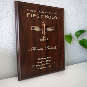 Erster Solo Flug Prämium | Personalisiertes Flugzeug Piloten Erstes Solo Geschenk | Individuelle Gedenkplakette für das erste Mal ein Flugzeug fliegen