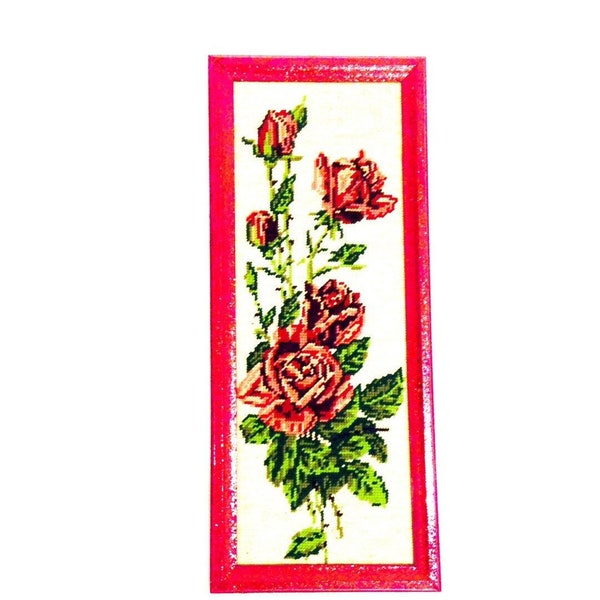 Tableau bouquet de roses tapisserie brodée cadre en bois relooké rose corail pailleté par SophieLDesign