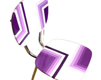 Chaise en formica recyclée repeinte LOVE BOAT dégradé de violet et blanc dossier haut et large pieds chromés design par SophieLDesign