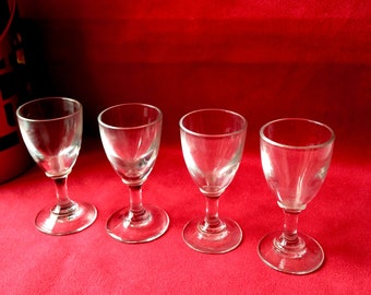 Verres à cordial anciens x 4 verres à liqueur mini verres à pieds beau vintage par SophieLDesign