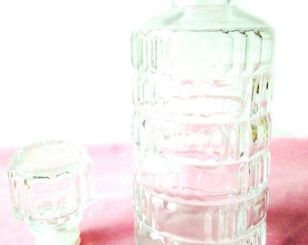Carafe à liqueur en verre LEVER bouchon en verre motifs ciselés vintage par SophieLDesign