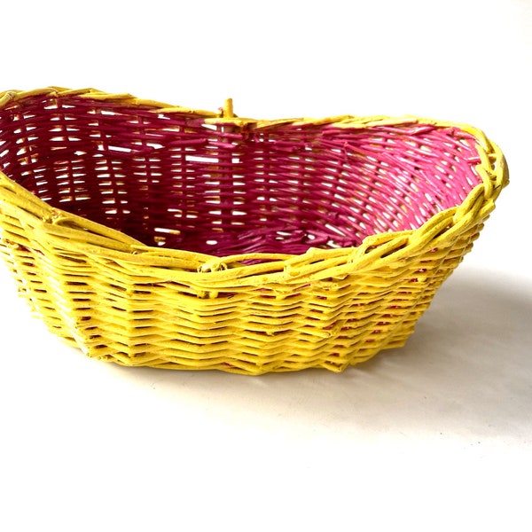 Corbeille mini recyclage peinte à la main jaune et rose fuchsia pour déposer de petits objets osier peint par SophieLDesign