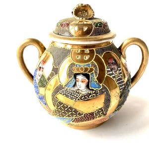 Zuckerdose aus dem japanischen Teeservice SATSUMA, handbemaltes und dekoriertes japanisches Geschirr, Vintage-Burgunderrot, Gelb und Gold von SophieLDesign