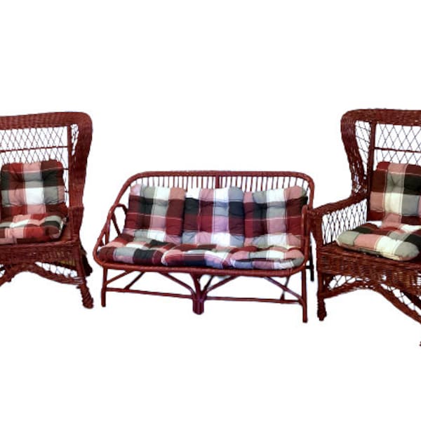 Salon en rotin ensemble de 3 pièces 2 fauteuils hauts et 1 petit canapé bambou rotin tartan meubles recyclés rouge bordeaux SophieLDesign