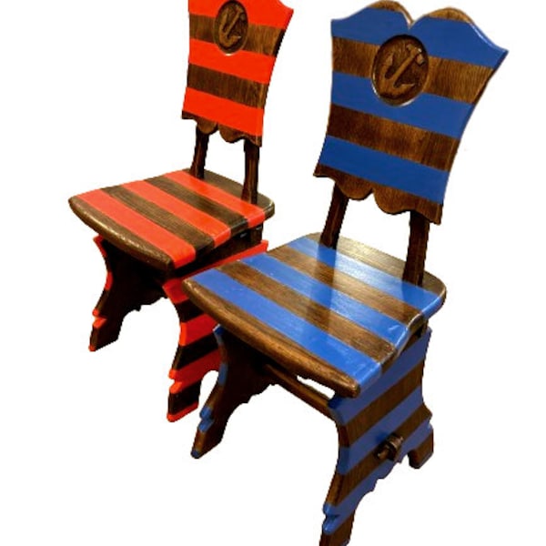Paire de chaises rustiques en bois foncé DUNKERQUE bois sculpté ancre marine relookées marin piètement massif bois teint SophieLDesign