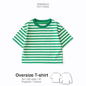 Op de afbeelding: Een t-shirt met korte mouwen met een groen en wit horizontaal gestreept patroon en een effen groene ronde hals. De tekst SEWINGILGI PATTERNS staat bovenaan en de tekst Oversize T-shirt A4 / US Letter / A1 Projector / Tutorial staat onderaan.
