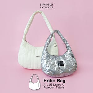 Peut inclure: Un sac hobo blanc matelassé et un sac hobo argenté métallisé matelassé avec un motif de papillons répété. Le texte indique SEWINGILGI PATTERNS, LOVE YOU, et Hobo Bag A4 / US Letter / A1 Projector / Tutorial. Les deux sacs ont une bandoulière.