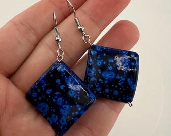Blauwe oorbellen