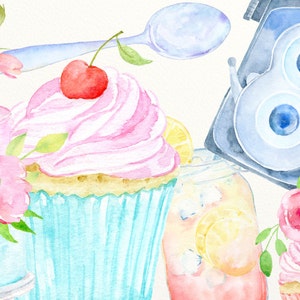 Puede incluir: Ilustraci&oacute;n de acuarela de una c&aacute;mara vintage, cupcakes con glaseado rosa y cerezas, y un tarro de cristal con limonada. Los cupcakes est&aacute;n decorados con rosas rosas.
