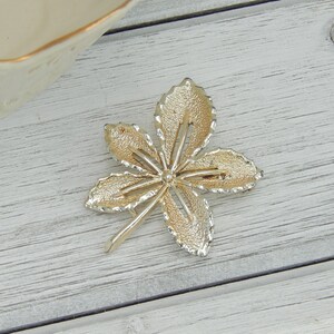 Vintage Gold tone Ivy Leaf Pearl accent Brooch Pin