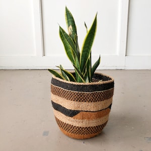 Assorted Handwoven African Basket // Fine Weave Storage Plant Basket // Kenya Kiondo Basket // Woven Sisal // Natural Basket Planter Medium