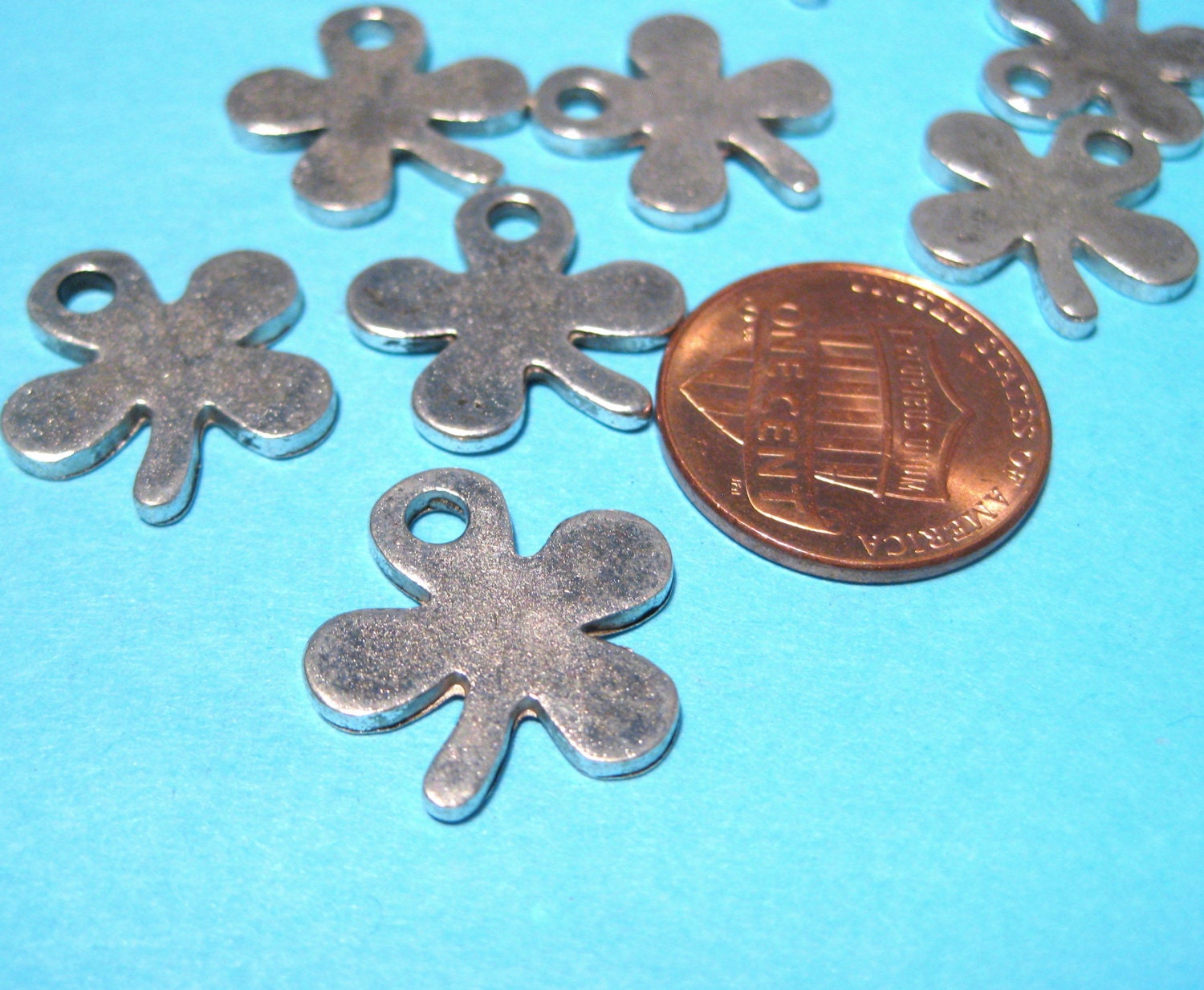 8pcs of Antique Silver Plated Clover Charms Pendant 15mm(no.cm183