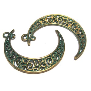 2pcs of Antique Bronze Plated Green Patina Crescent Moon Charms Pendants(No.BZGP562)
