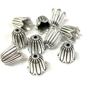 10 embouts fleuris plaqués argent antique : résultats de cônes à pampilles (n° BBC1819)