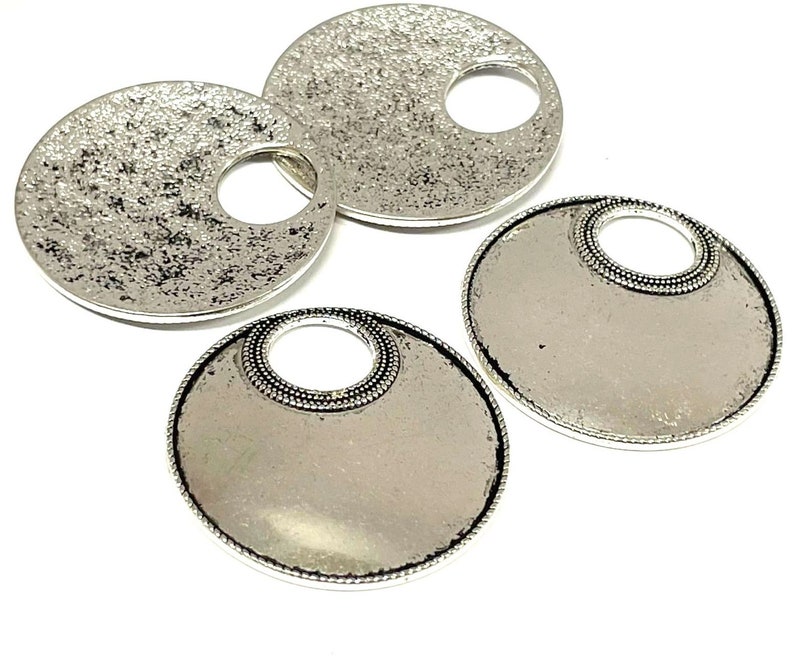 4pcs of Antique Silver Circle Charms Pendants 32mmNo.CM083 image 1