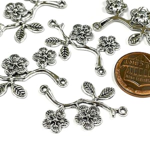 6 sztuk antycznych srebrnych ogniwek w kształcie gałązek kwiatowych (nr CM176)