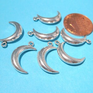 10pcs of Antique Silver 3D Crescent Moon Charms Pendants(No.CM028)