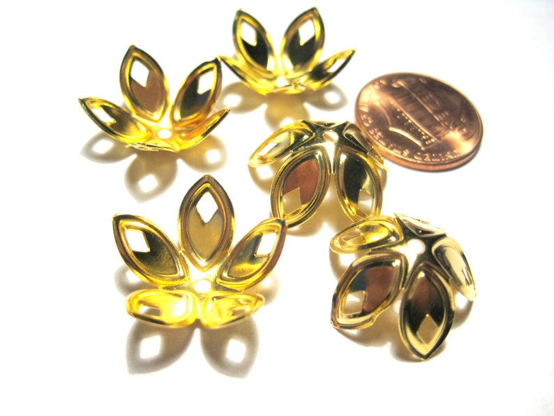 20pcs of Gold Tone Large Bead Caps 18mm Jewelry SuppliesNo. GCP1070 image 1