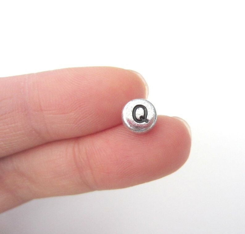 50pcs of Flat Round Alphabet Letter Q Acrylic Spacer Beads Silver Tone