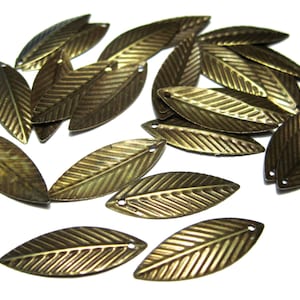 50pcs of Antique Bronze Plated Leaf Charms Pendants(No. BZCM433)