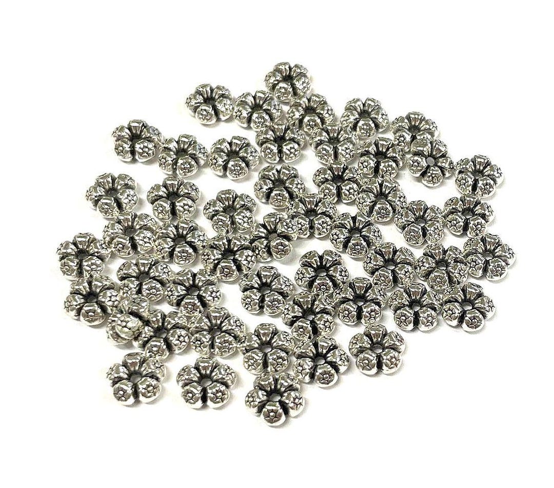 アンティークシルバーフラワースペーサーメタルビーズ 7mm 50個入り(No.SSPC1326) - Etsy 日本