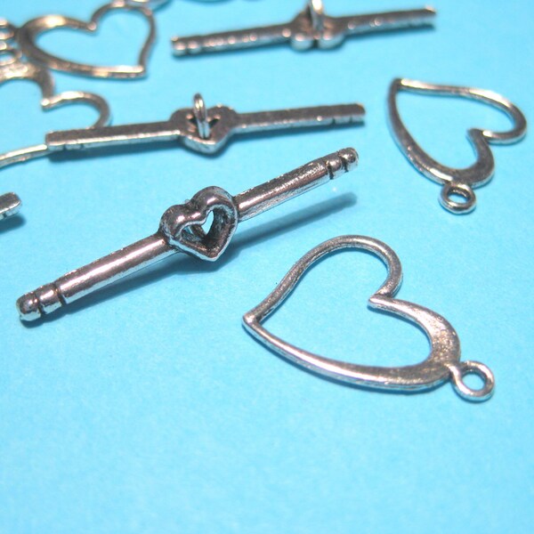 10 Sets of Antique Silver Heart Toggle Clasps(No. TGCLS798)