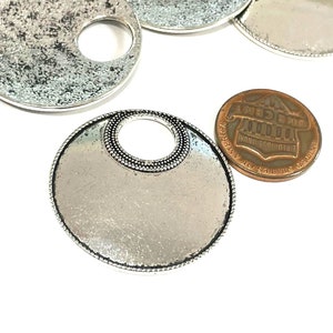 4pcs of Antique Silver Circle Charms Pendants 32mmNo.CM083 image 2