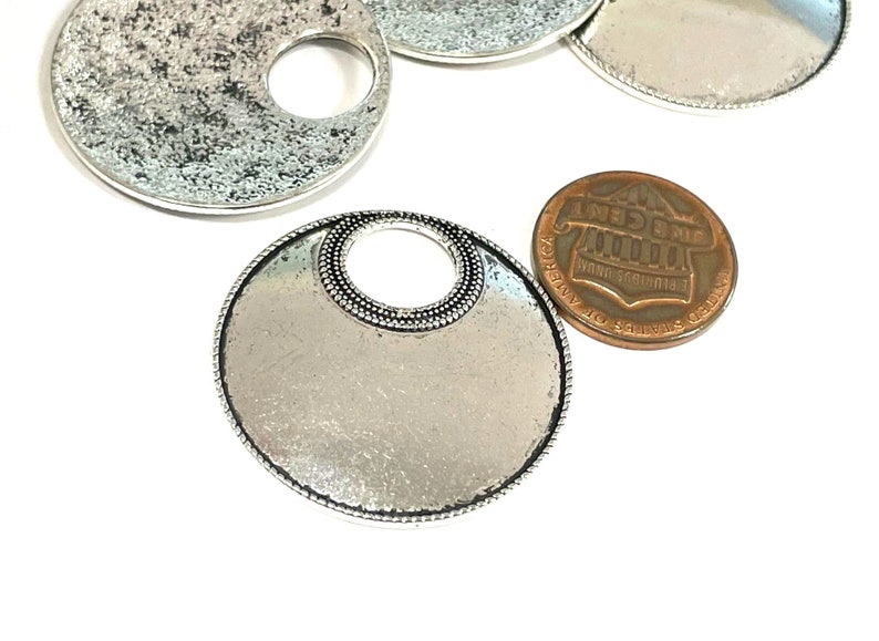 4pcs of Antique Silver Circle Charms Pendants 32mmNo.CM083 image 2