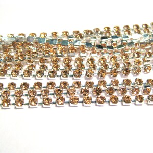 Hurtowa ilość - 28 stóp jasnobrzoskwiniowych łańcuszków z mosiądzu platerowanego srebrem, 2 mm (nr CP2309)