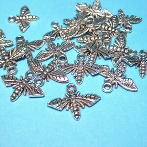 10pcs of Antique Silver Plated Bee Charm Pendants(No.CM165)